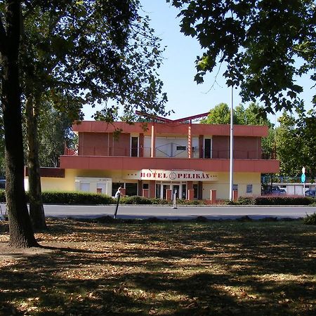 Hotel Pelikan Ходмезёвашархей Экстерьер фото